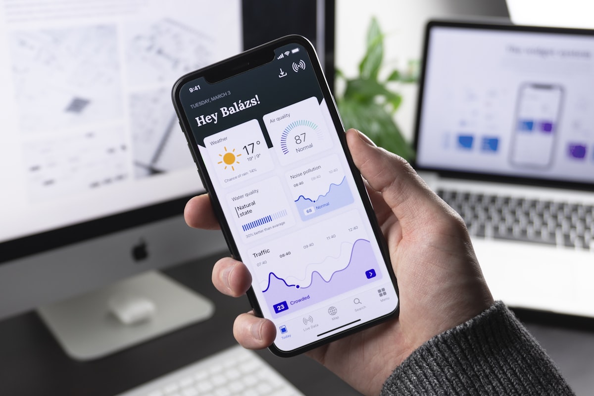 Mobile híbrido vs. nativo na prática: o que muda no dia a dia do time